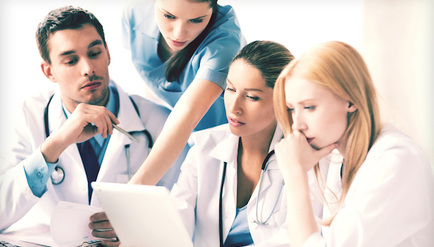 
Kh&aacute;ng kh&aacute;ng sinh l&agrave; một vấn đề kh&ocirc;ng thể được giải quyết bởi c&aacute;c b&aacute;c sĩ hay bệnh viện đơn lẻ.
