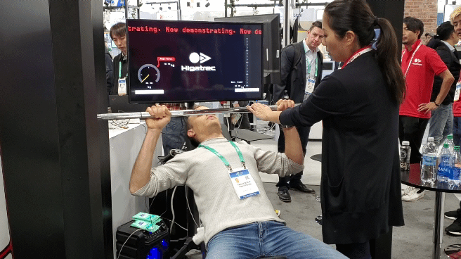 [CES 2020] Đ&acirc;y l&agrave; m&aacute;y đẩy tạ lạ l&ugrave;ng nhất từ trước đến nay: Kh&ocirc;ng cần lắp tạ, tự đo theo form người tập, kết nối Internet vạn vật - Ảnh 3.