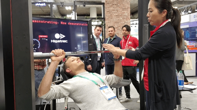 [CES 2020] Đ&acirc;y l&agrave; m&aacute;y đẩy tạ lạ l&ugrave;ng nhất từ trước đến nay: Kh&ocirc;ng cần lắp tạ, tự đo theo form người tập, kết nối Internet vạn vật - Ảnh 4.