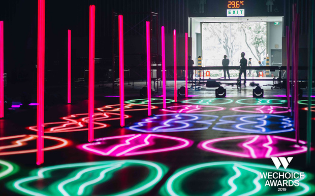 H&eacute; lộ s&acirc;n khấu WeChoice Awards 2019: Kh&ocirc;ng gian nghệ thuật 4 mặt chưa từng c&oacute; ở Việt Nam, sẵn s&agrave;ng cho c&aacute;c tiết mục b&ugrave;ng ch&aacute;y - Ảnh 2.