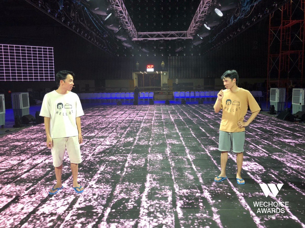 1977 Vlog mang... tông lào lên sân khấu tổng duyệt Gala WeChoice, hứa hẹn lần đầu trình diễn live cực kì đặc sắc! - Ảnh 3. 1977 Vlog mang... tông lào lên sân khấu tổng duyệt Gala WeChoice, hứa hẹn lần đầu trình diễn live cực kì đặc sắc! - Ảnh 3.