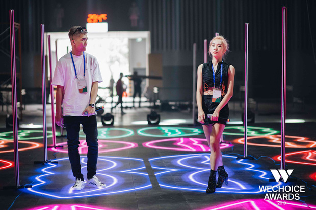 H&eacute; lộ s&acirc;n khấu WeChoice Awards 2019: Kh&ocirc;ng gian nghệ thuật 4 mặt chưa từng c&oacute; ở Việt Nam, sẵn s&agrave;ng cho c&aacute;c tiết mục b&ugrave;ng ch&aacute;y - Ảnh 5.