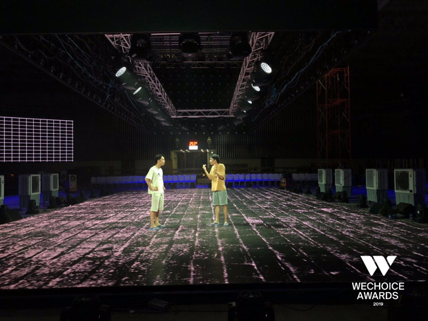 1977 Vlog mang... tông lào lên sân khấu tổng duyệt Gala WeChoice, hứa hẹn lần đầu trình diễn live cực kì đặc sắc! - Ảnh 6. 1977 Vlog mang... tông lào lên sân khấu tổng duyệt Gala WeChoice, hứa hẹn lần đầu trình diễn live cực kì đặc sắc! - Ảnh 6.