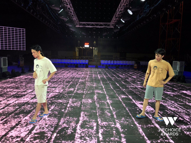 1977 Vlog mang... tông lào lên sân khấu tổng duyệt Gala WeChoice, hứa hẹn lần đầu trình diễn live cực kì đặc sắc! - Ảnh 7. 1977 Vlog mang... tông lào lên sân khấu tổng duyệt Gala WeChoice, hứa hẹn lần đầu trình diễn live cực kì đặc sắc! - Ảnh 7.