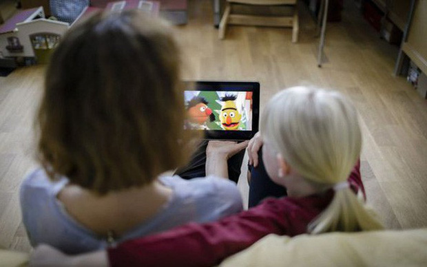 V&igrave; sao b&eacute; Sa kh&ocirc;ng thể c&ugrave;ng mẹ Quỳnh Trần l&agrave;m vlog, thậm ch&iacute; c&oacute; nguy cơ mất k&ecirc;nh YouTube vĩnh viễn? - Ảnh 2.