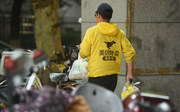 Hốt bạc thời kinh tế internet bùng nổ: Shipper giao đồ ăn công nghệ kiếm từ 30-40 triệu đồng mỗi tháng - Ảnh 1. Hốt bạc thời kinh tế internet bùng nổ: Shipper giao đồ ăn công nghệ kiếm từ 30-40 triệu đồng mỗi tháng - Ảnh 1.