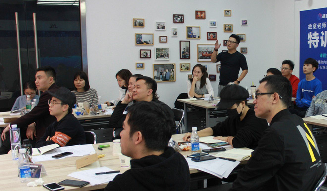 Th&acirc;m nhập l&ograve; dạy l&agrave;m gi&agrave;u bằng TikTok tại Trung Quốc: Học ph&iacute; si&ecirc;u đắt, học vi&ecirc;n kh&ocirc;ng cần nổi tiếng, chỉ cần tiền - Ảnh 3.