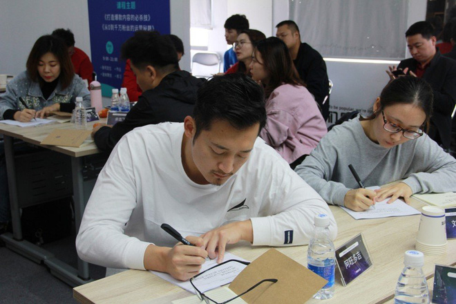 Th&acirc;m nhập l&ograve; dạy l&agrave;m gi&agrave;u bằng TikTok tại Trung Quốc: Học ph&iacute; si&ecirc;u đắt, học vi&ecirc;n kh&ocirc;ng cần nổi tiếng, chỉ cần tiền - Ảnh 4.