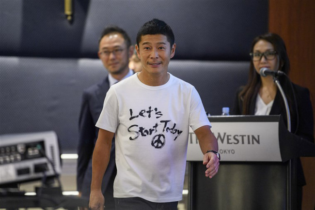 Tỷ ph&uacute; Nhật th&ocirc;ng b&aacute;o tuyển người c&ugrave;ng du h&agrave;nh Mặt Trăng, 20000 c&ocirc; g&aacute;i trẻ đẹp độc th&acirc;n lập tức ứng tuyển xin l&agrave;m...vợ - Ảnh 2.