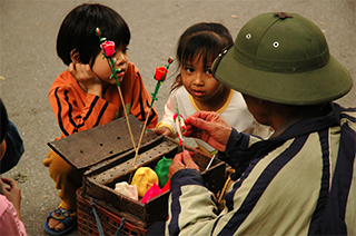 Tại sao ch&uacute;ng ta thấy một năm tr&ocirc;i qua thật nhanh, v&agrave; Tết th&igrave; ng&agrave;y một nhạt dần đi? - Ảnh 9.