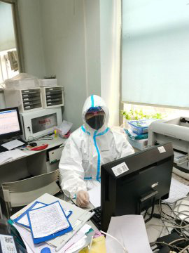 Loạt ảnh v&agrave; clip cho thấy sự nhọc nhằn của b&aacute;c sĩ ở Vũ H&aacute;n: Ăn Tết trong bệnh viện, bật kh&oacute;c v&igrave; &aacute;p lực v&agrave; thậm ch&iacute; hy sinh cả t&iacute;nh mạng - Ảnh 6.