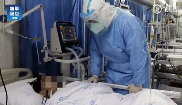 Loạt ảnh v&agrave; clip cho thấy sự nhọc nhằn của b&aacute;c sĩ ở Vũ H&aacute;n: Ăn Tết trong bệnh viện, bật kh&oacute;c v&igrave; &aacute;p lực v&agrave; thậm ch&iacute; hy sinh cả t&iacute;nh mạng - Ảnh 10.