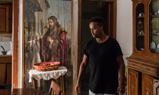 Gửi yêu cầu kết bạn Facebook cho gái xinh, anh chàng xấu số bị buộc tội buôn người, ngồi tù oan 3 năm trời - Ảnh 4. Gửi yêu cầu kết bạn Facebook cho gái xinh, anh chàng xấu số bị buộc tội buôn người, ngồi tù oan 3 năm trời - Ảnh 4.