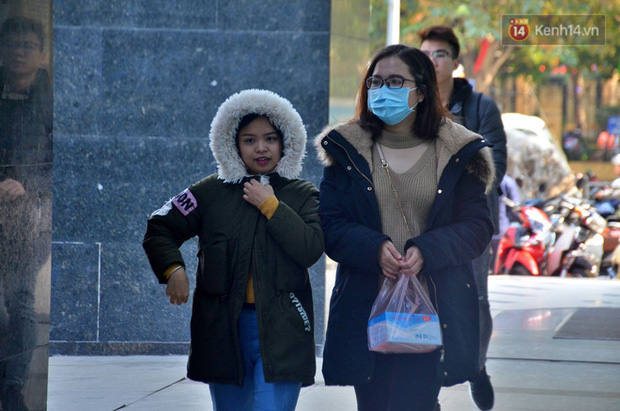 Lợi dụng đại dịch corona, khẩu trang online tăng giá đột biến với lý do: Nếu không mua thì sau này không có mà mua đâu - Ảnh 3. Lợi dụng đại dịch corona, khẩu trang online tăng giá đột biến với lý do: Nếu không mua thì sau này không có mà mua đâu - Ảnh 3.