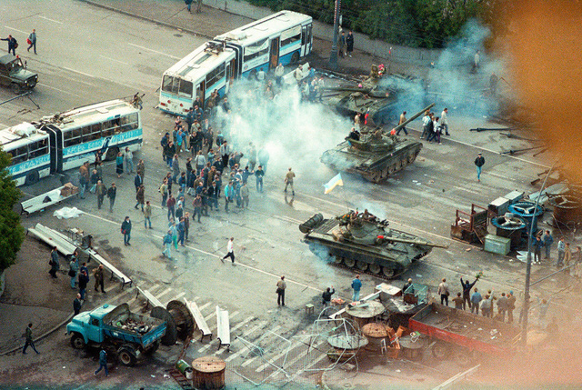 Phi hành gia số nhọ nhất thế giới: Bị bỏ rơi ngoài vũ trụ suốt 311 ngày, trở về quê hương thì hay tin đất nước mình đã không còn tồn tại - Ảnh 3. Phi hành gia số nhọ nhất thế giới: Bị bỏ rơi ngoài vũ trụ suốt 311 ngày, trở về quê hương thì hay tin đất nước mình đã không còn tồn tại - Ảnh 3.