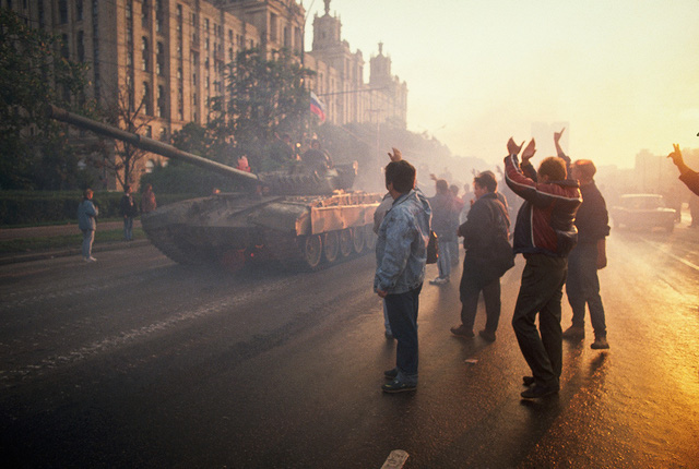 Phi hành gia số nhọ nhất thế giới: Bị bỏ rơi ngoài vũ trụ suốt 311 ngày, trở về quê hương thì hay tin đất nước mình đã không còn tồn tại - Ảnh 4. Phi hành gia số nhọ nhất thế giới: Bị bỏ rơi ngoài vũ trụ suốt 311 ngày, trở về quê hương thì hay tin đất nước mình đã không còn tồn tại - Ảnh 4.