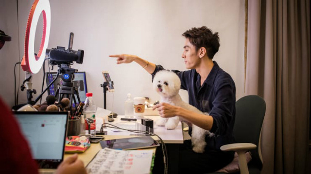 Phất lên nhờ livestream ở Trung Quốc - Ảnh 2. Phất lên nhờ livestream ở Trung Quốc - Ảnh 2.