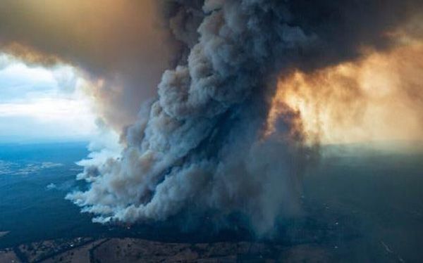 3 đ&aacute;m ch&aacute;y ở Australia hợp nhất, diện t&iacute;ch lớn hơn cả quận Manhattan ở Mỹ - Ảnh 1.