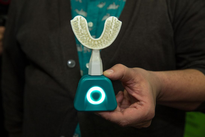 Robot hỗ trợ lau m&ocirc;ng v&agrave; c&aacute;c sản phẩm c&ocirc;ng nghệ kỳ dị tại CES 2020 - Ảnh 3.