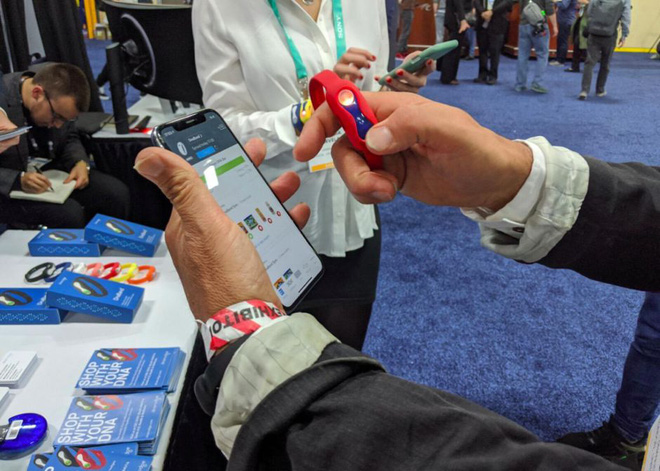 Robot hỗ trợ lau m&ocirc;ng v&agrave; c&aacute;c sản phẩm c&ocirc;ng nghệ kỳ dị tại CES 2020 - Ảnh 4.