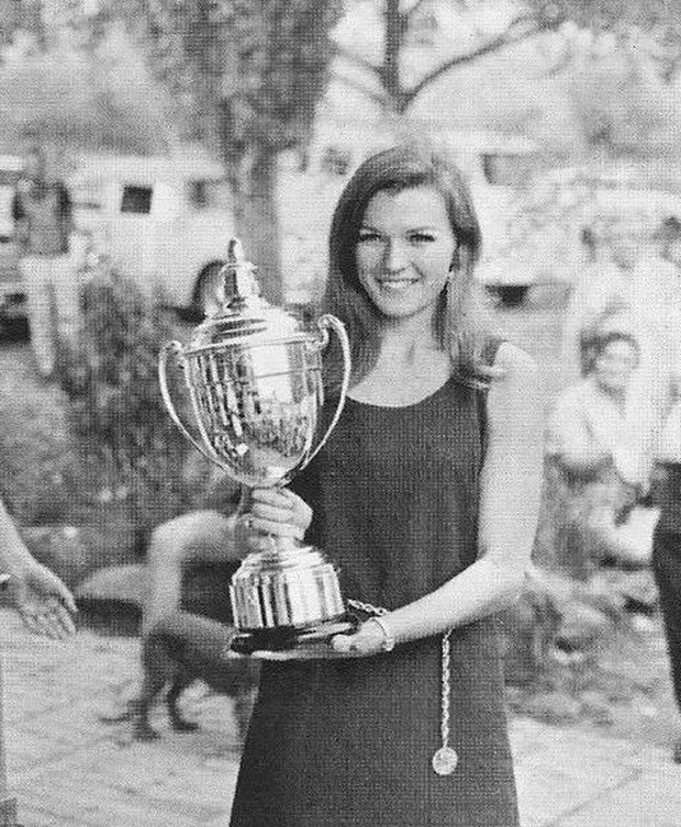 Cuộc đời của Maye Musk: Người mẹ si&ecirc;u anh h&ugrave;ng cực kỳ s&agrave;nh điệu đứng đằng sau sự th&agrave;nh c&ocirc;ng của tỷ ph&uacute; thi&ecirc;n t&agrave;i Elon Musk - Ảnh 3.