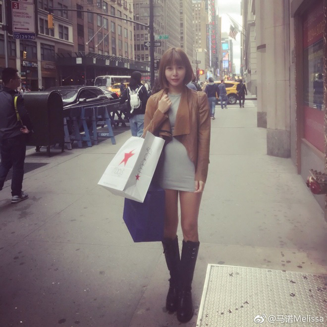 Mỹ nhân “thà khóc trên BMW còn hơn cười trên xe đạp”, chàng trai bán thận để mua iPhone - giờ đây họ thế nào sau 10 năm? - Ảnh 5. Mỹ nhân “thà khóc trên BMW còn hơn cười trên xe đạp”, chàng trai bán thận để mua iPhone - giờ đây họ thế nào sau 10 năm? - Ảnh 5.