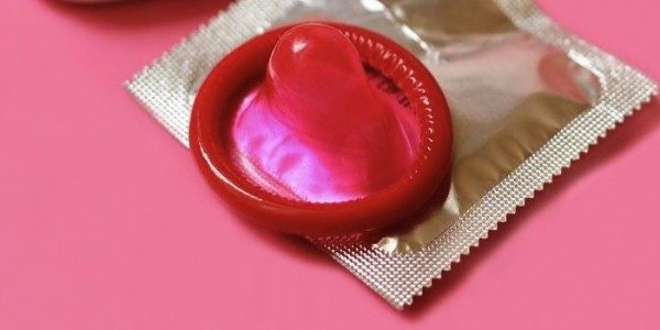 Chiếc bao cao su mới sẽ giúp chống lại virus HIV ngay cả khi bị rách.