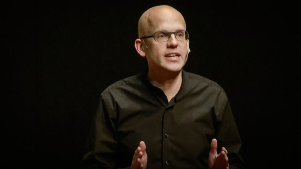 Diễn giả Andreas Ekstrom.