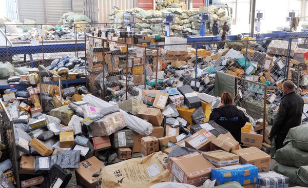 Người dân Trung Quốc rất nghiện mua sắm online.