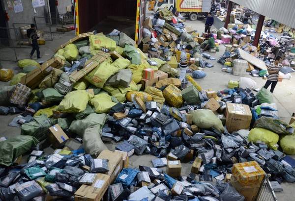 Thế nhưng cảnh tượng quá tải trong ngày hội mua sắm vẫn diễn ra hàng năm.