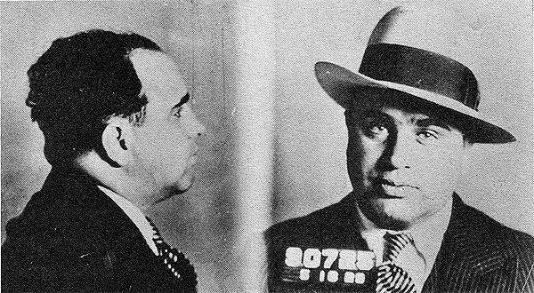 Al Capone, tay xã hội đen khét tiếng tại thành phố Chicago.