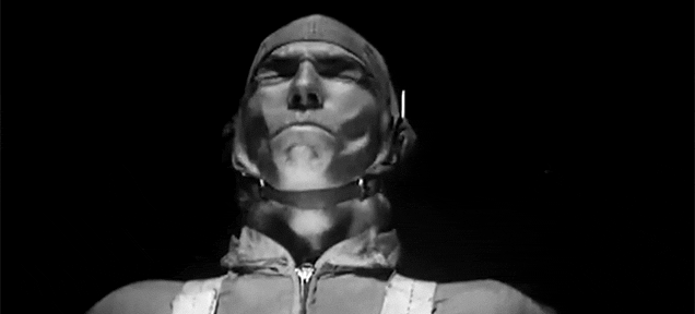 Mặt người biến dạng dưới sức gió 736 km/h.