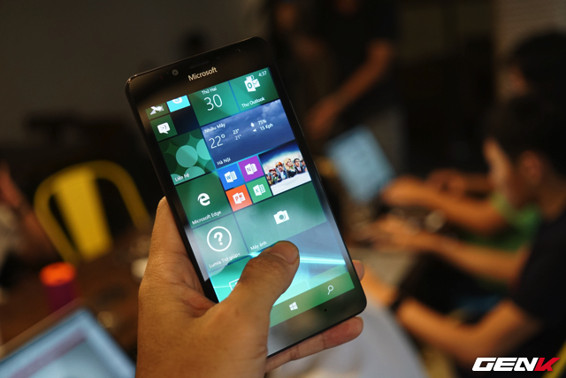 
Mẫu smartphone Lumia 950 của Microsoft.
