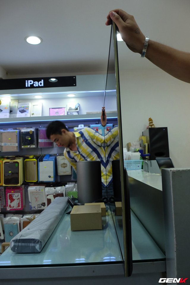 Độ mỏng rất đáng kinh ngạc.