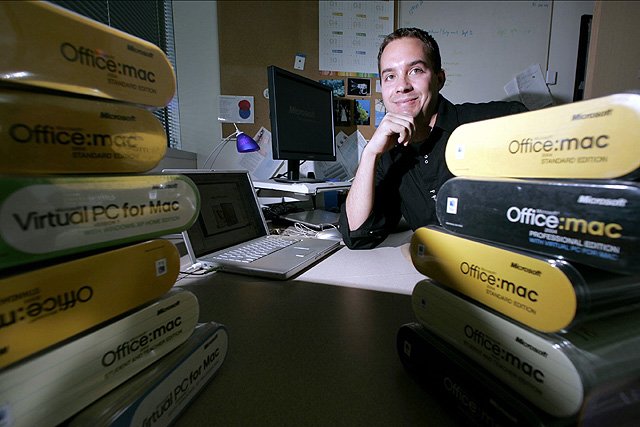 Scott Erickson, giám đốc cao cấp trong dự án HoloLens của Microsoft.