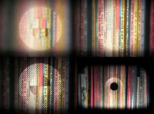 Hệ thống lấy nét cắt khi nhìn vào viewfinder.