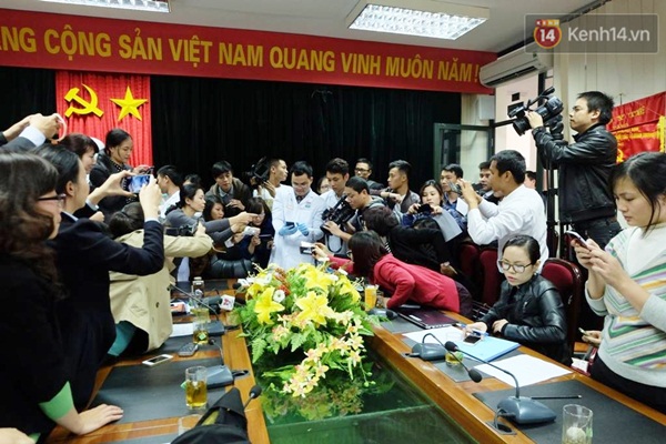 Toàn cảnh buổi họp báo.