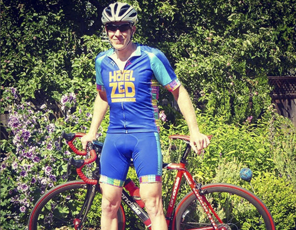 Stephen Lund và chiếc xe đạp của mình.