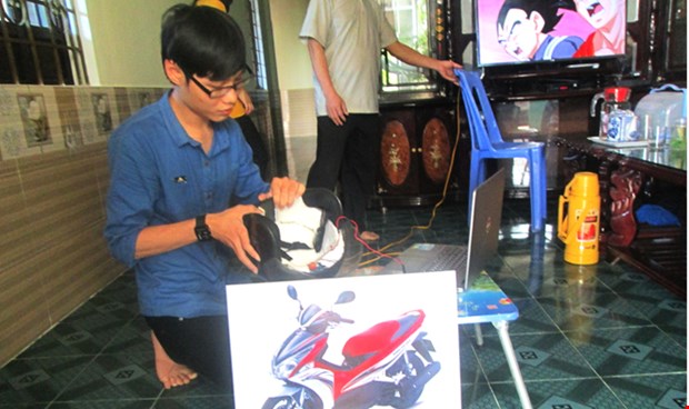 Trần Đăng Khoa nghiên cứu “mũ bảo hiểm thông minh” làm giảm thiểu tai nạn do rượu bia.