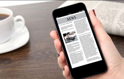 
Th&oacute;i quen truy cập Internet để đọc b&aacute;o mỗi ng&agrave;y. Ảnh minh họa: Internet
