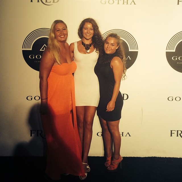 Và cũng hay rủ bạn bè tham dự các sự kiện lớn.