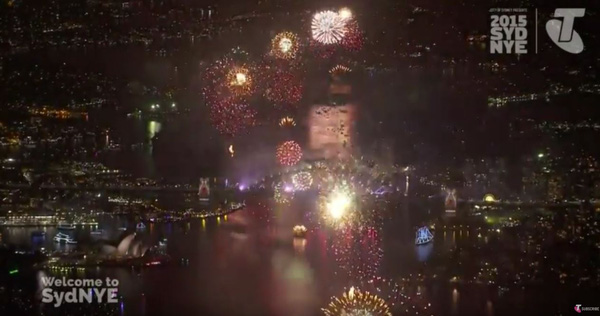 Pháo hoa rực rỡ ở cảng Sydney