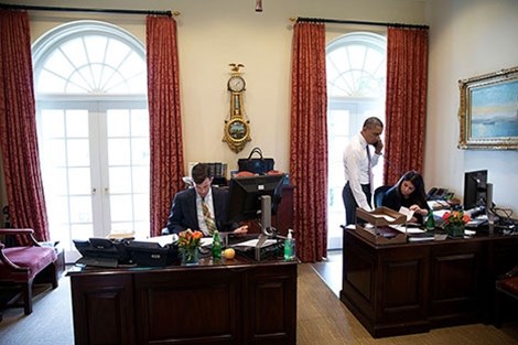 Văn phòng làm việc của Mosteller và Ferial Govashiri, thư ký riêng của ông Obama.