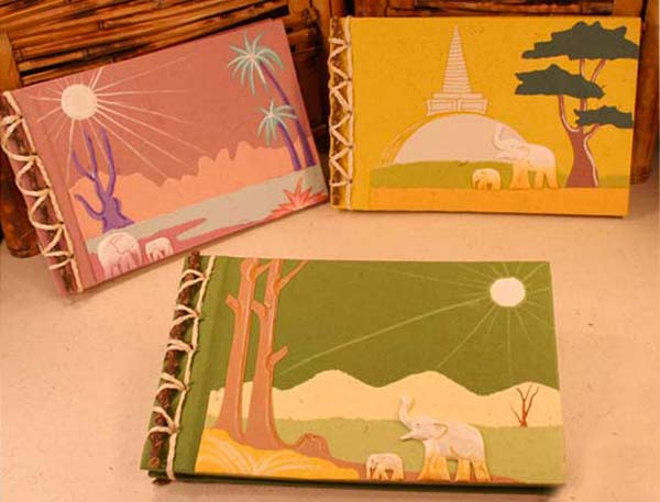 hay cuốn sổ độc đáo này đều được làm từ phân voi - liệu bạn có tin?