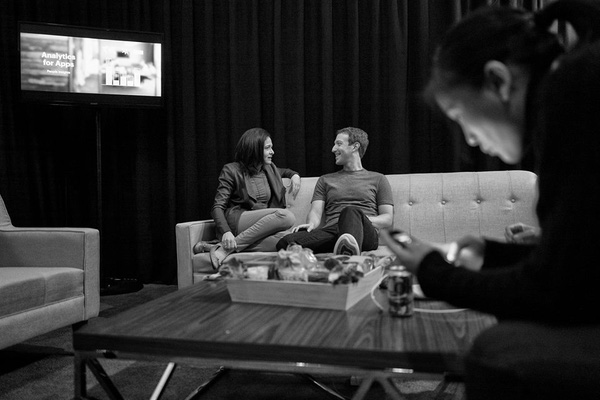 Dáng vẻ đàn ông không thể chất hơn của ông chủ một ứng dụng mạng xã hội lớn nhất thế giới.