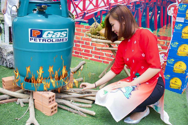 5. Xuân này nhà em sáng nhất khu luôn.