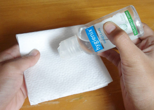 Nhỏ ra một ít đủ xài thôi nha bạn ơi.