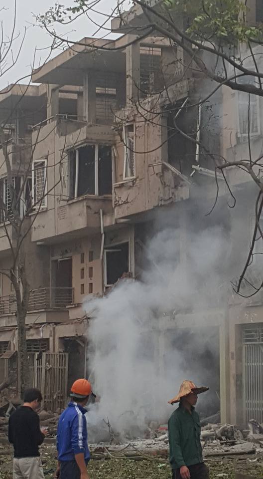 Nhà cửa tan hoang do dư chấn vụ nổ - (Ảnh: Facebook Đỗ Chí Công)