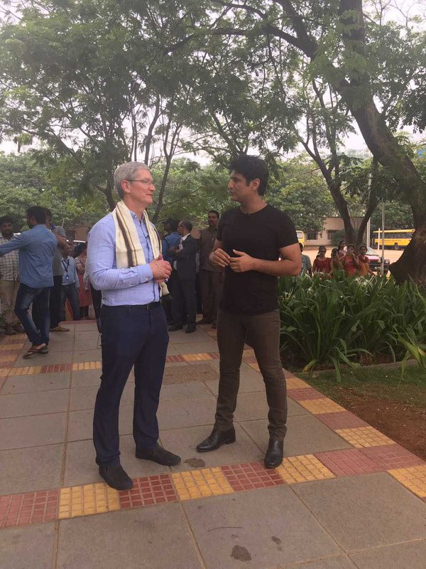 Sau đó, ông gặp gỡ một số lãnh đạo doanh nghiệp Ấn Độ, trong đó có CEO Vodafone Ấn Độ Sunil Sood, Giám đốc ICICI Chanda Kochhar. Ngoài ra, ông cũng thông báo vườn ươm startup đầu tiên và dành thời gian giao lưu với báo chí Ấn Độ.