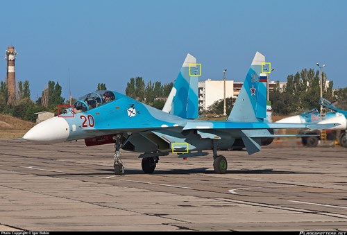 Vị trí trang bị hệ thống quang điện tử OEPS-27 (khoanh đỏ) và hệ thống cảnh báo radar SPO-15 Beryoza (khoanh vàng)